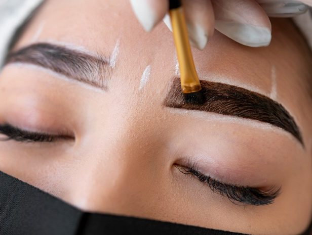 Eyebrow Tint in mega beauty salon megabeautyltd.co.uk a well equipped beauty salon