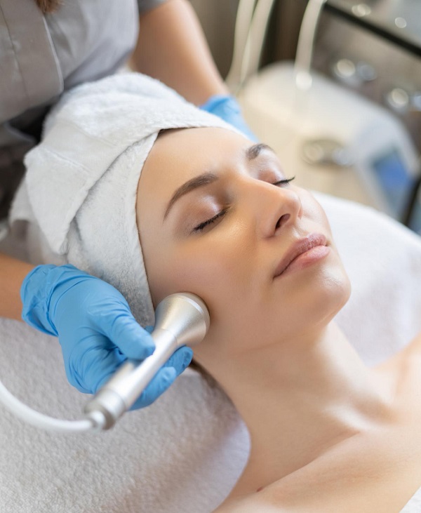 Facial in mega beauty salon megabeautyltd.co.uk a well equipped beauty salon